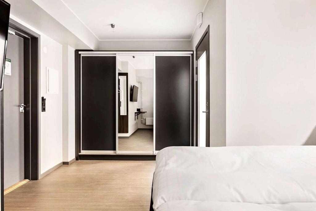 Standard Closet