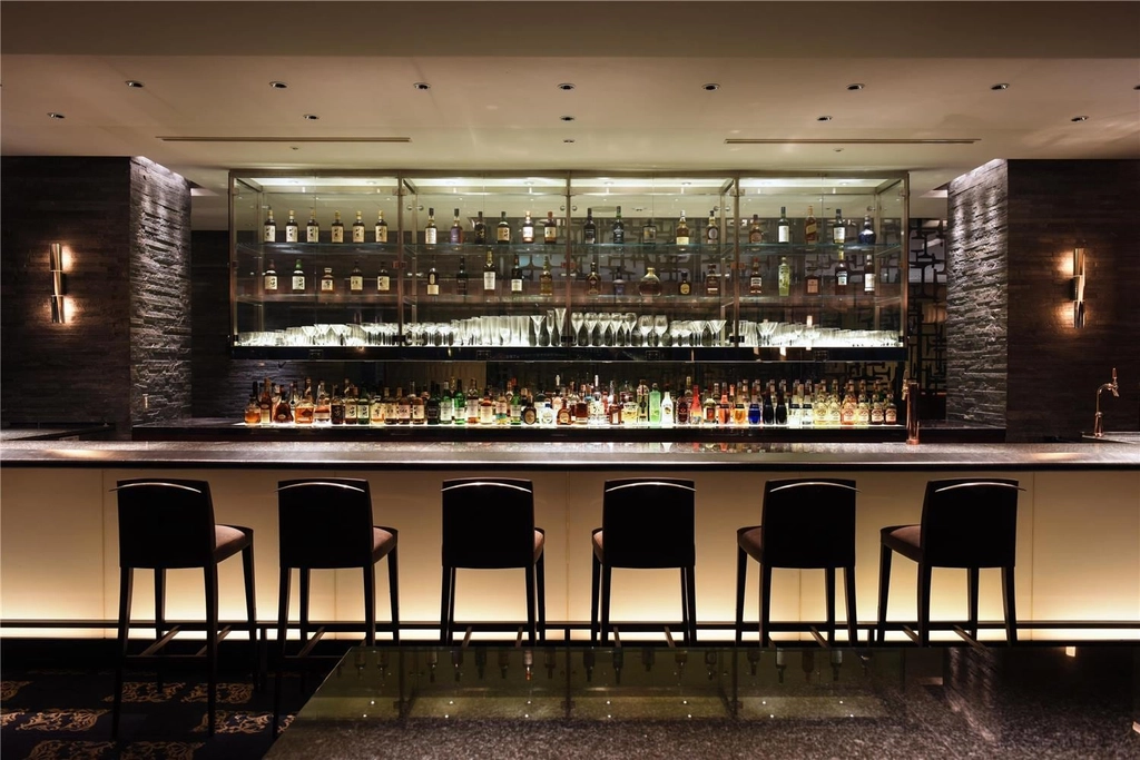 Dining & Bar OVEST