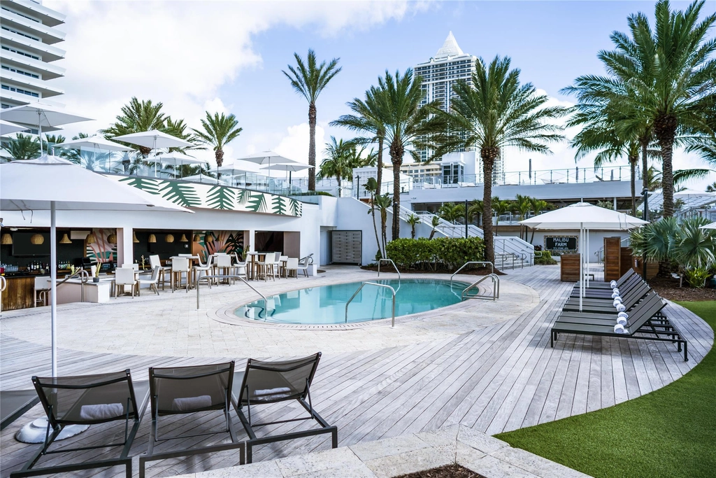 Aquatica Pool & Beach Bar | Eden Roc Miami Beach