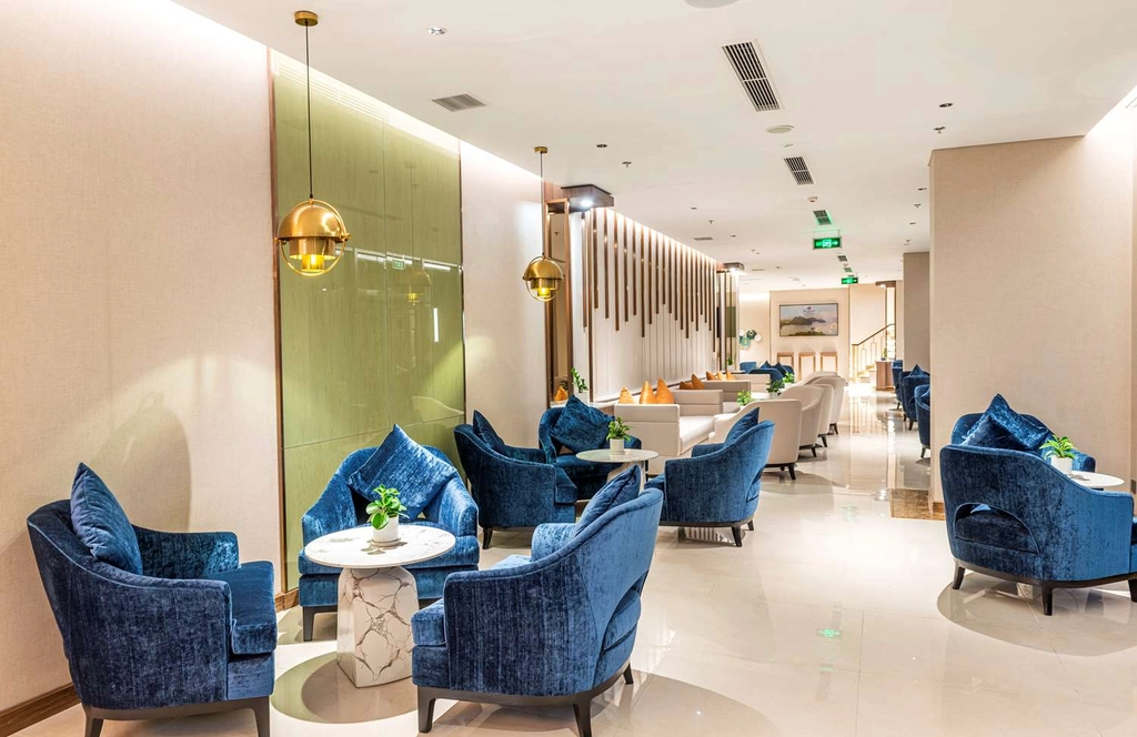 Bar and Lounge