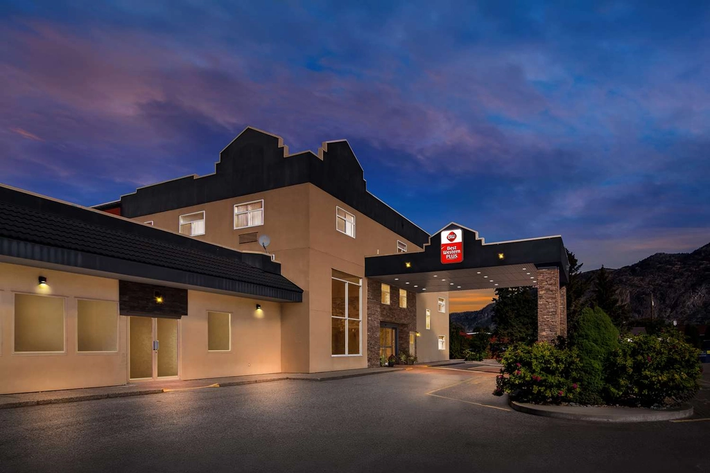 BW Plus Osoyoos BC Twilight