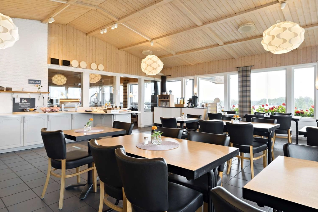 Breakfast Area BW Lagan