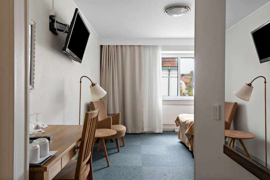 Double AC Strand hotel