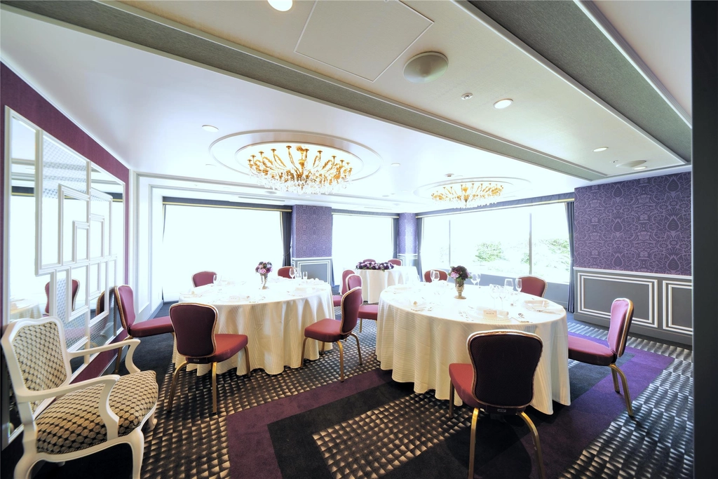 The Viola Room is ideal for small meetings and receptions.