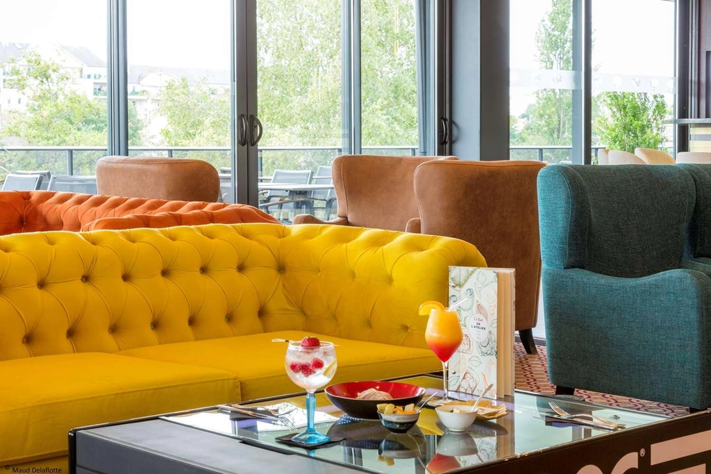Cocktail Lounge
