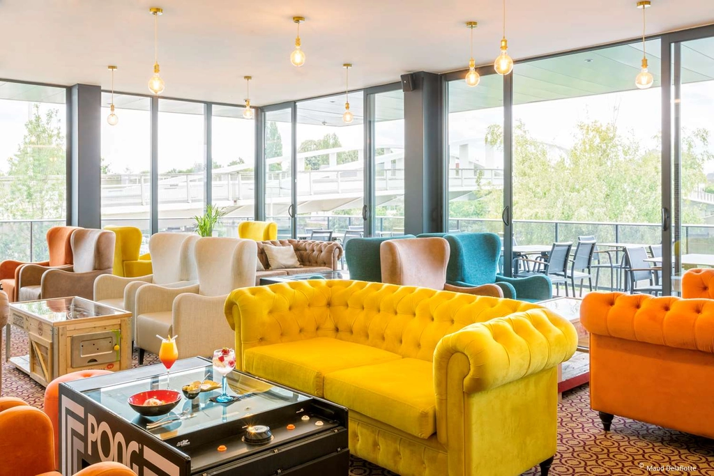 Cocktail Lounge
