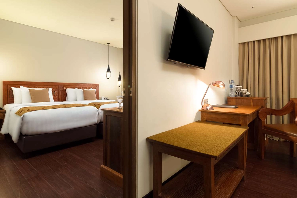 Connecting Room