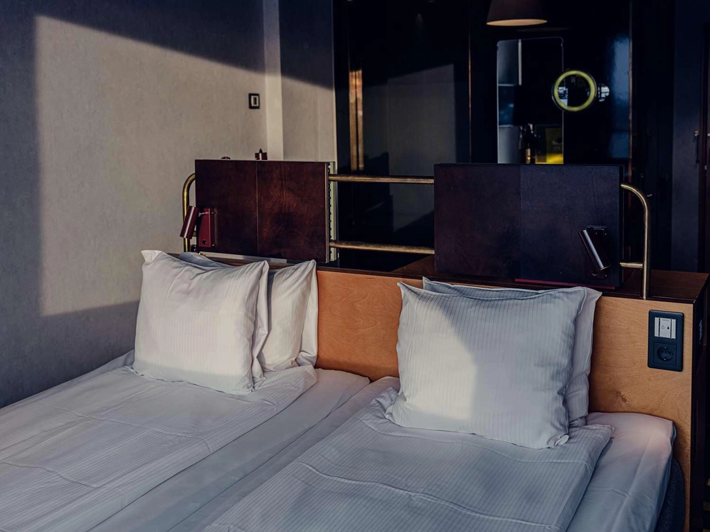 M bed