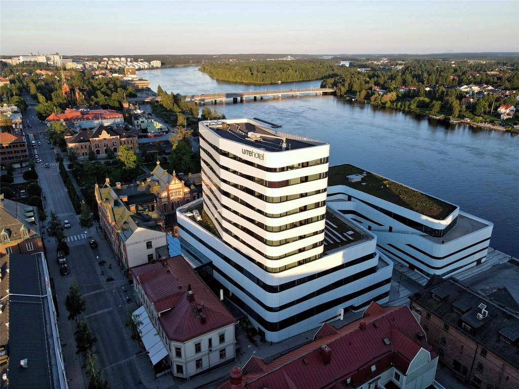 U amp Me Hotel Exteri r