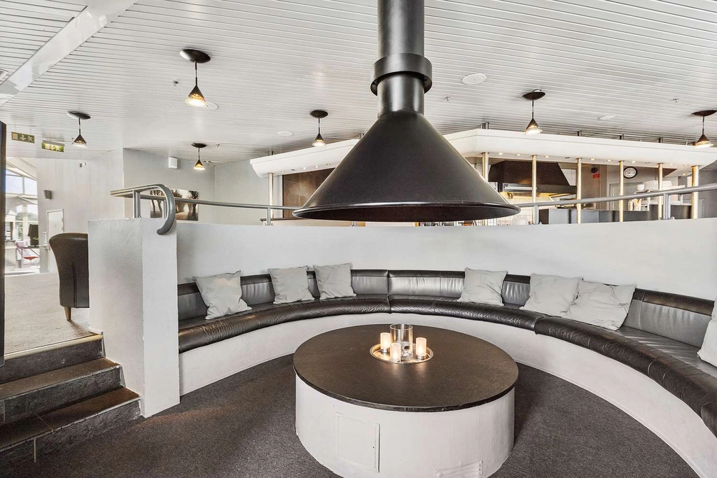 Eurostop Orebro lounge by bar