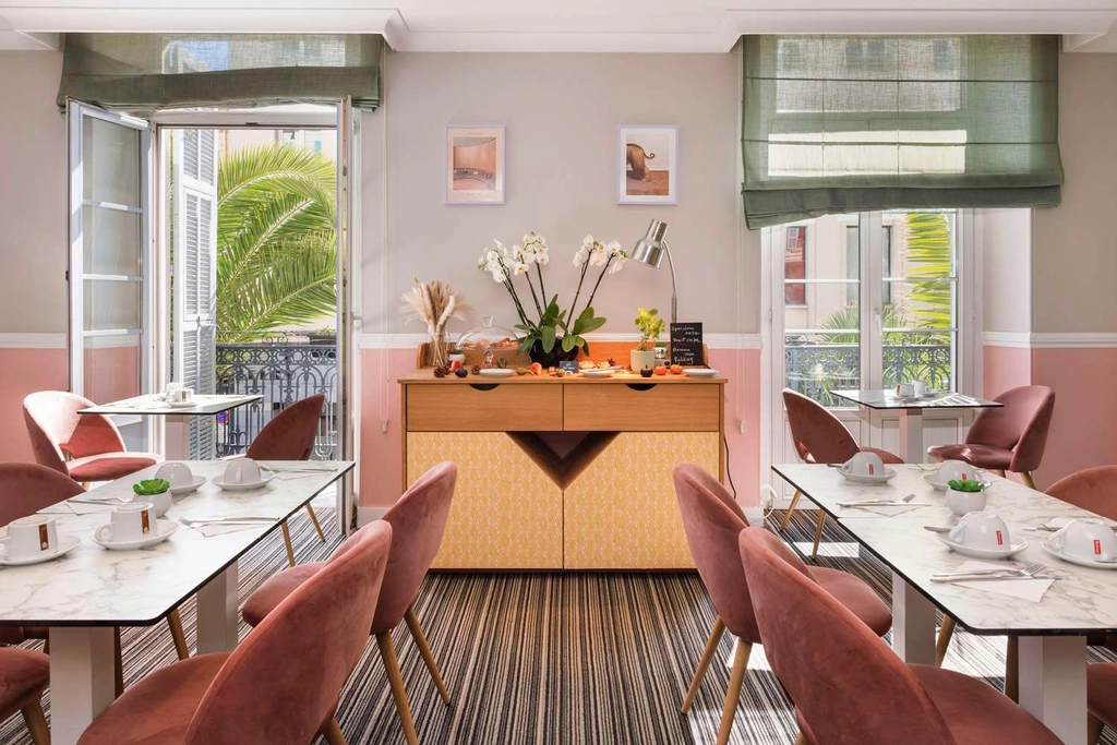 Breakfast area