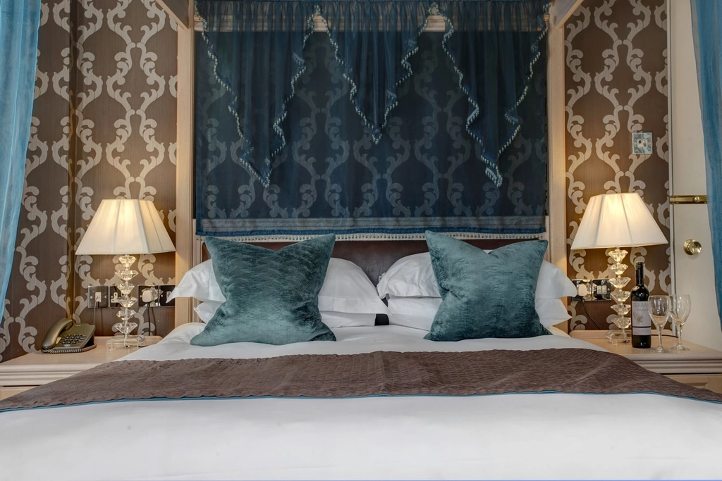 Standard: King Room
