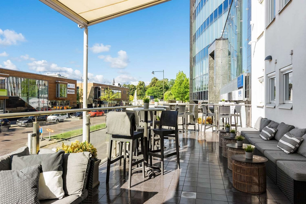 Best Western John Bauer restaurant patio