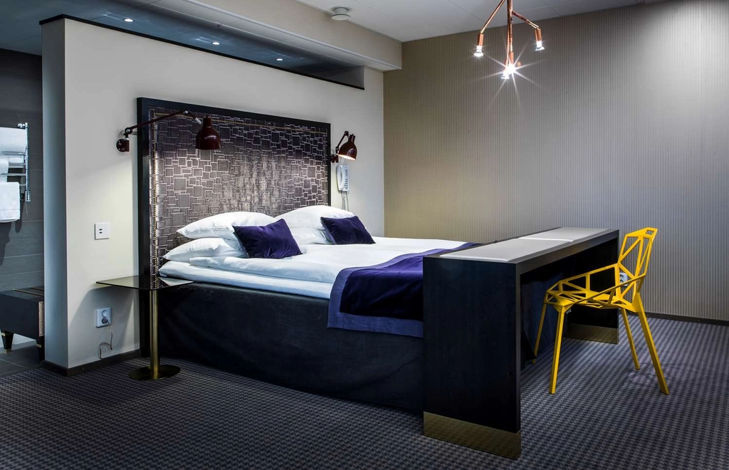 Suite with one king bed