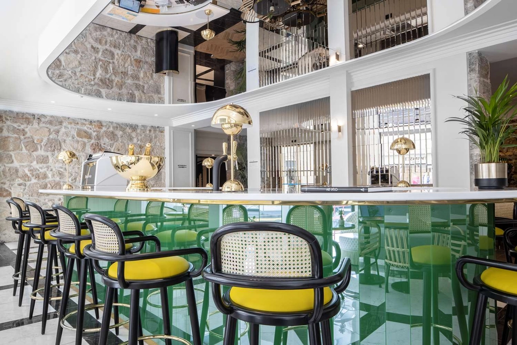 Bar/lounge