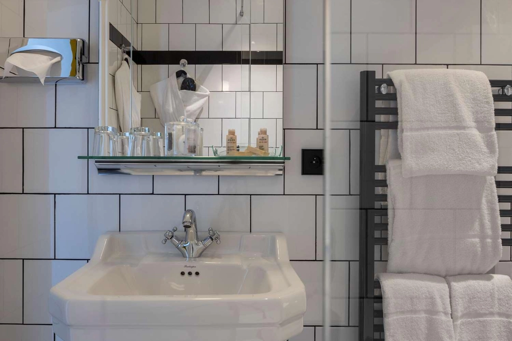 Guest Room Bath