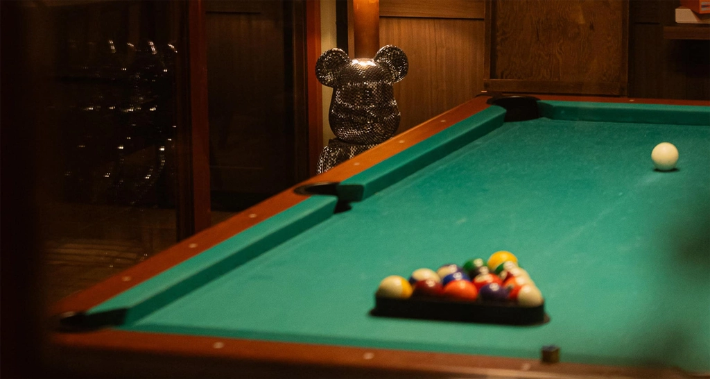 Pool table
