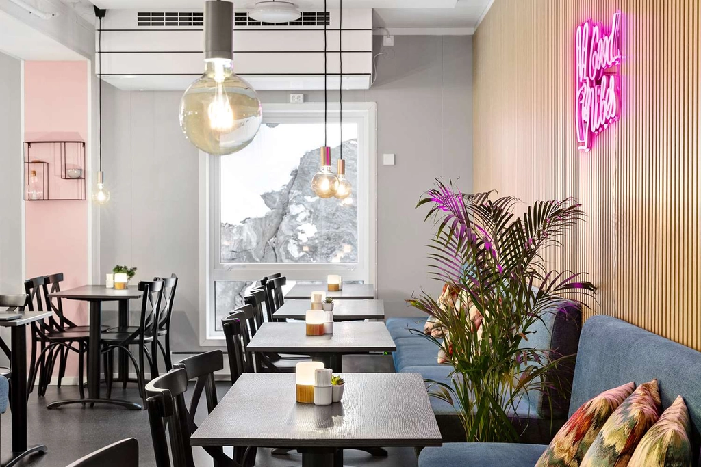Breakfast area