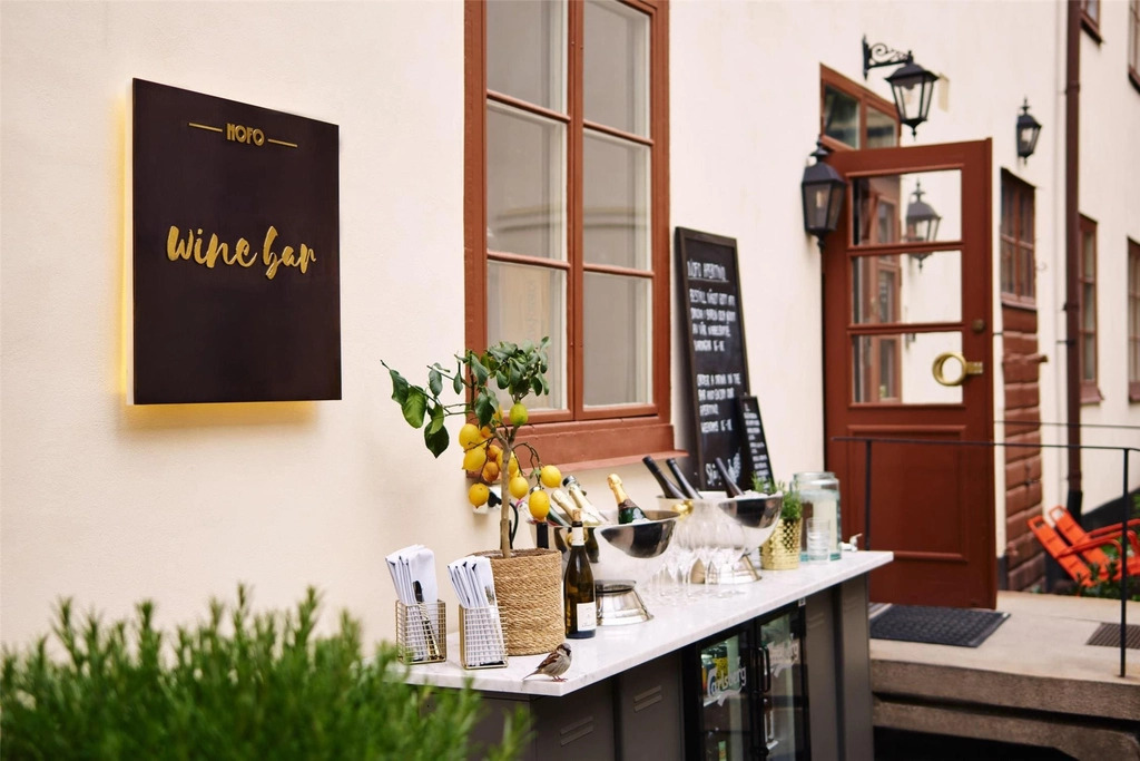 NOFO WineBar Entrance