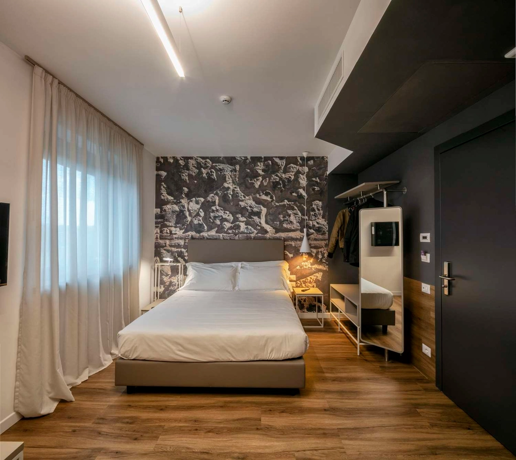 Standard Queen Guest Room