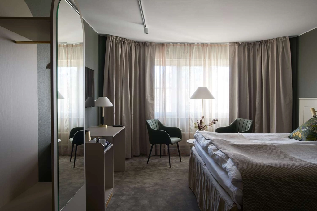 Superior room full view