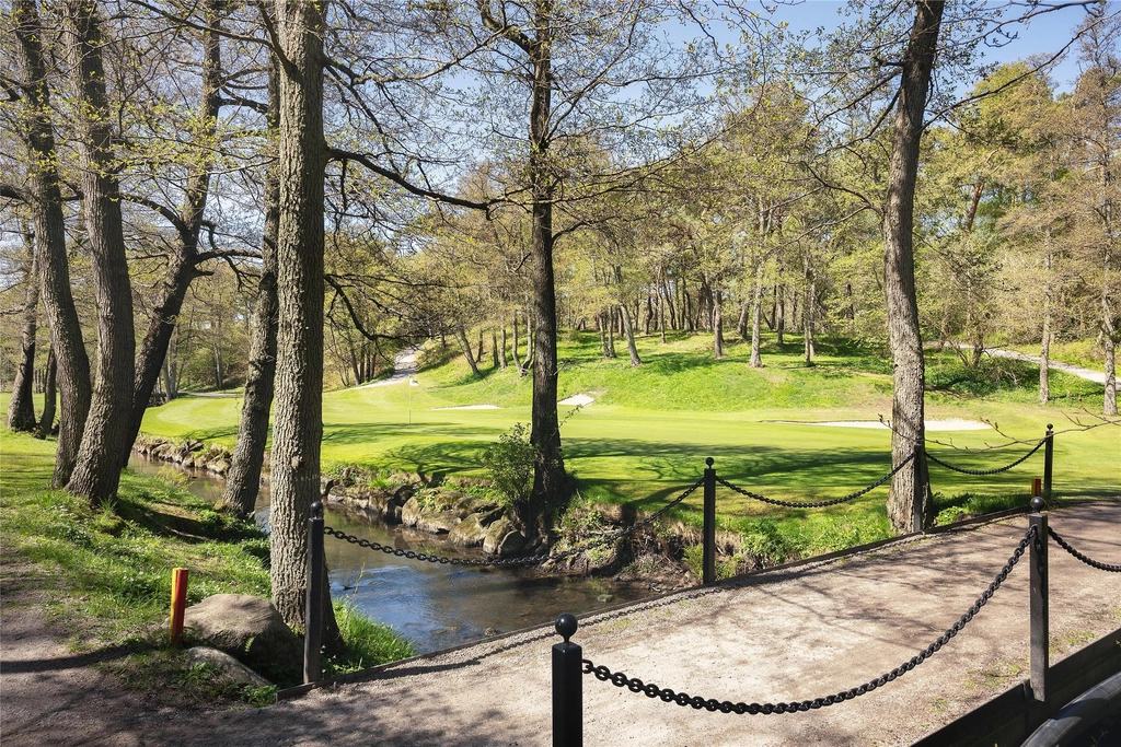Golf next door Tyleback Hotell