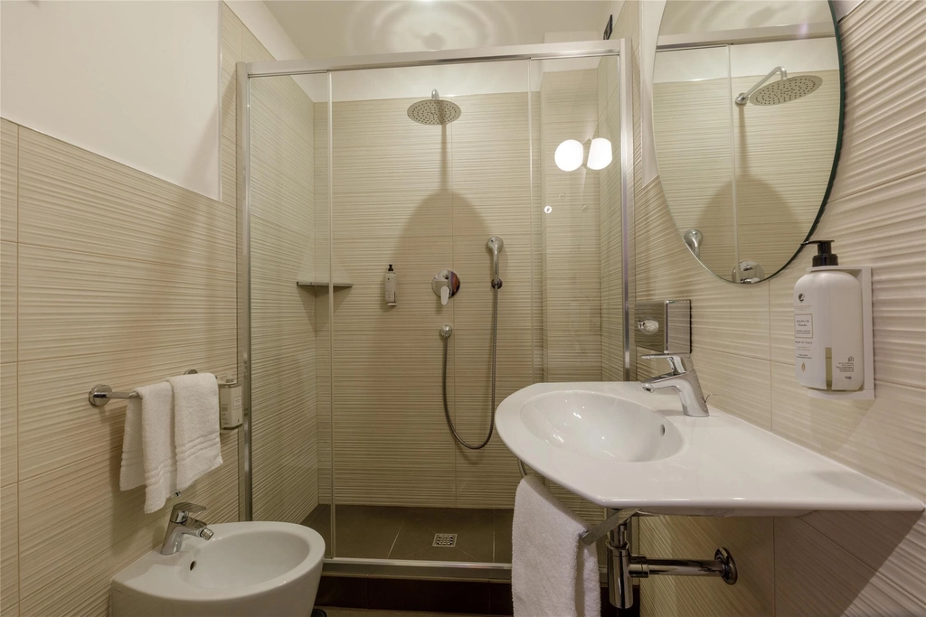 CAMERA MATRIMONIALE STANDARD BAGNO