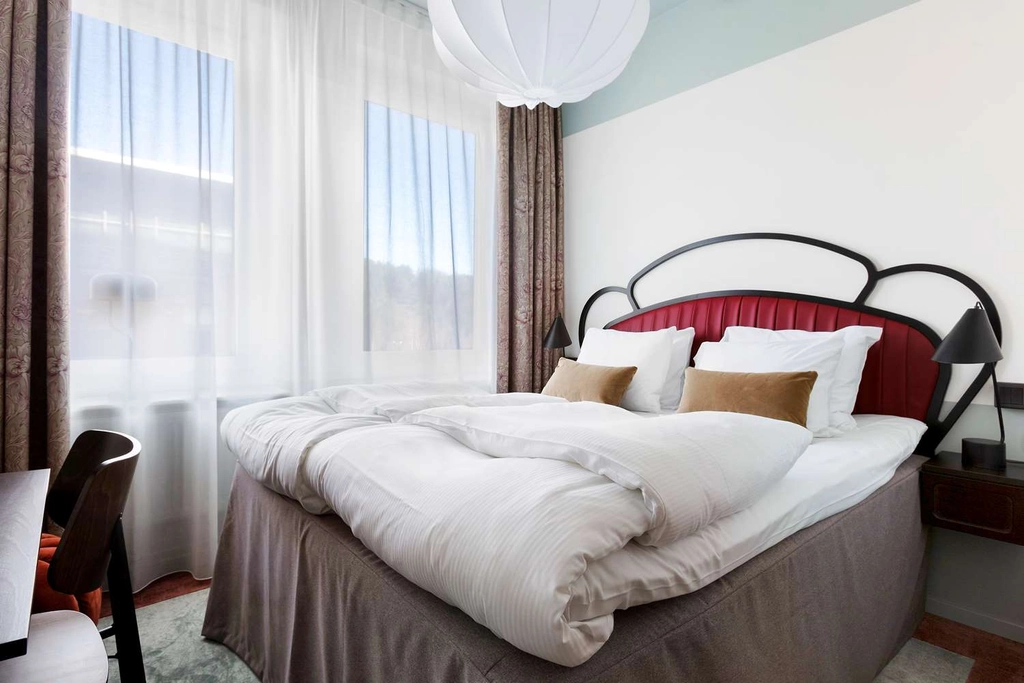 STD Queen Bed