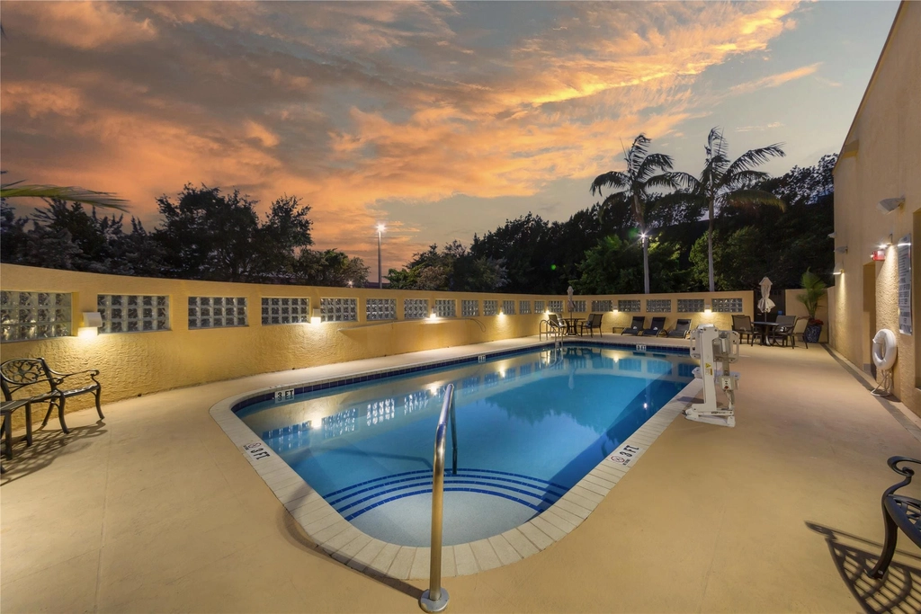 BW Miami FL Swimming Pool
