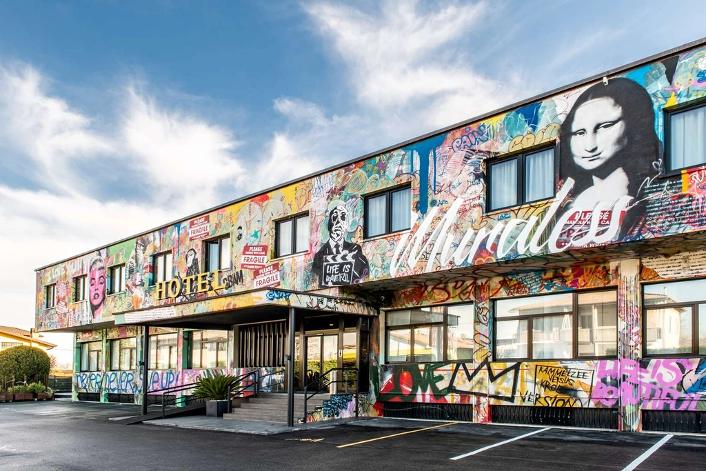 Muraless Art Hotel WorldHotels Crafted Facade