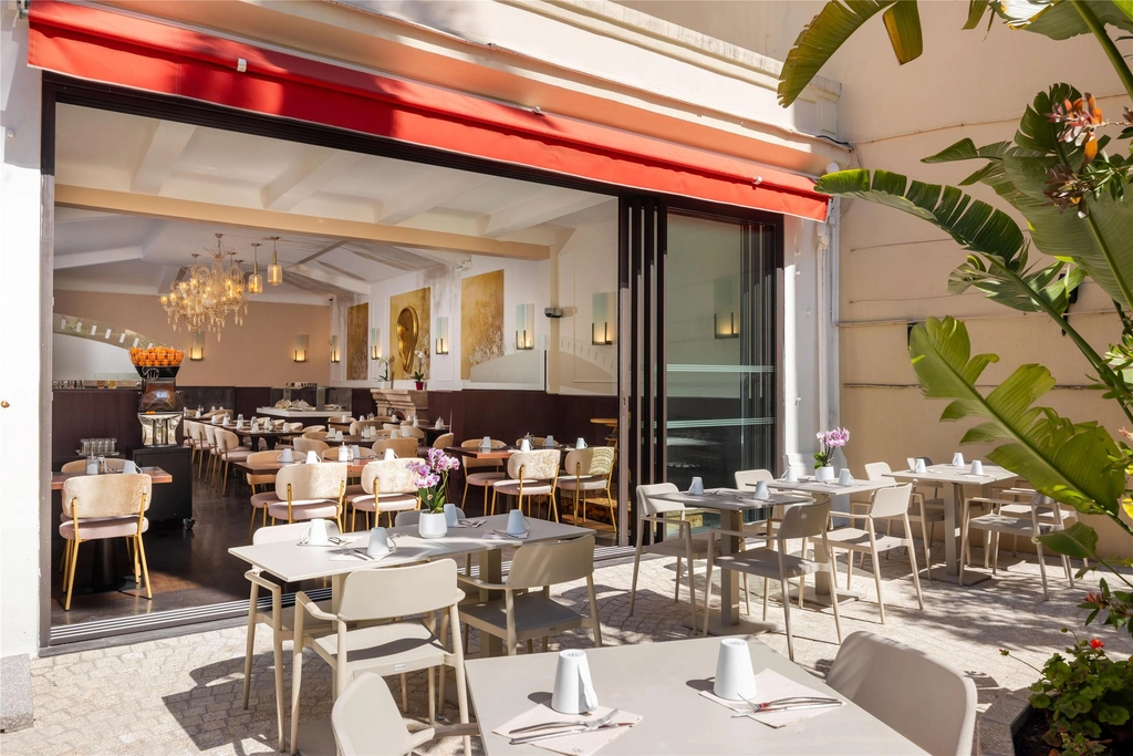 Salle Petit dejeuner Best Western Plus Hotel Broice Garden Nice Herve FABRE