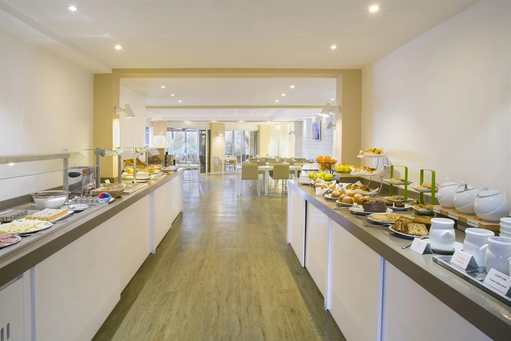 Breakfast Room