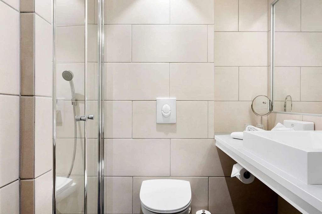 Standard double bathroom