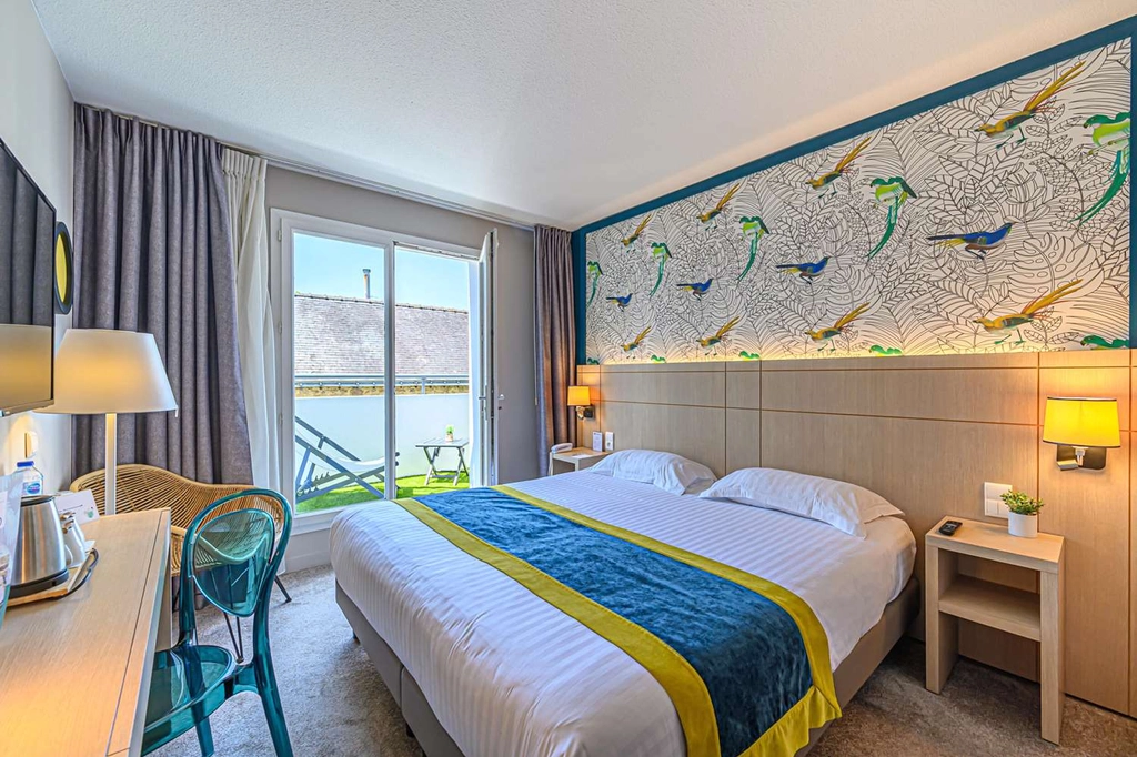 Guest room with balcony