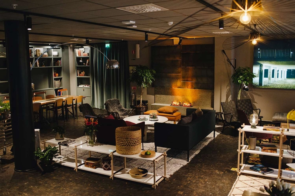 Lounge Overview