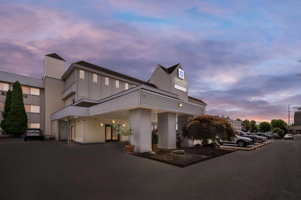 SureStay SeaTac WA Twilight