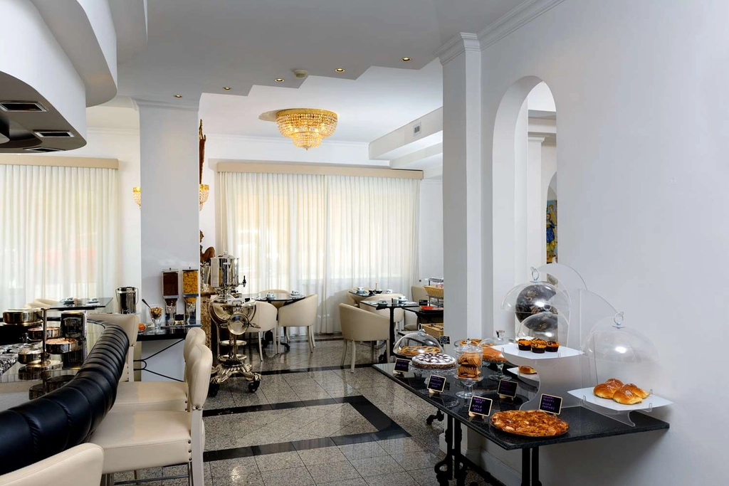 BREAKFAST ROOM