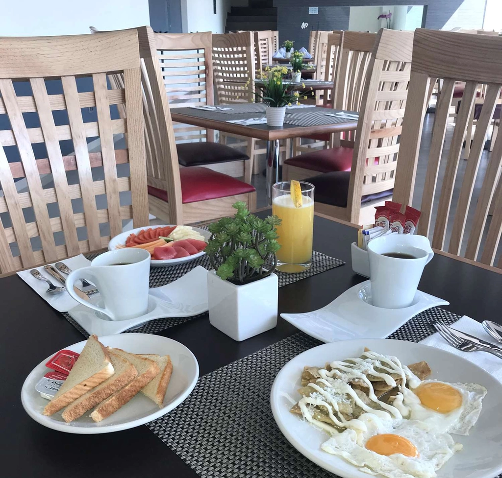 AMERICAN BREAKFAST