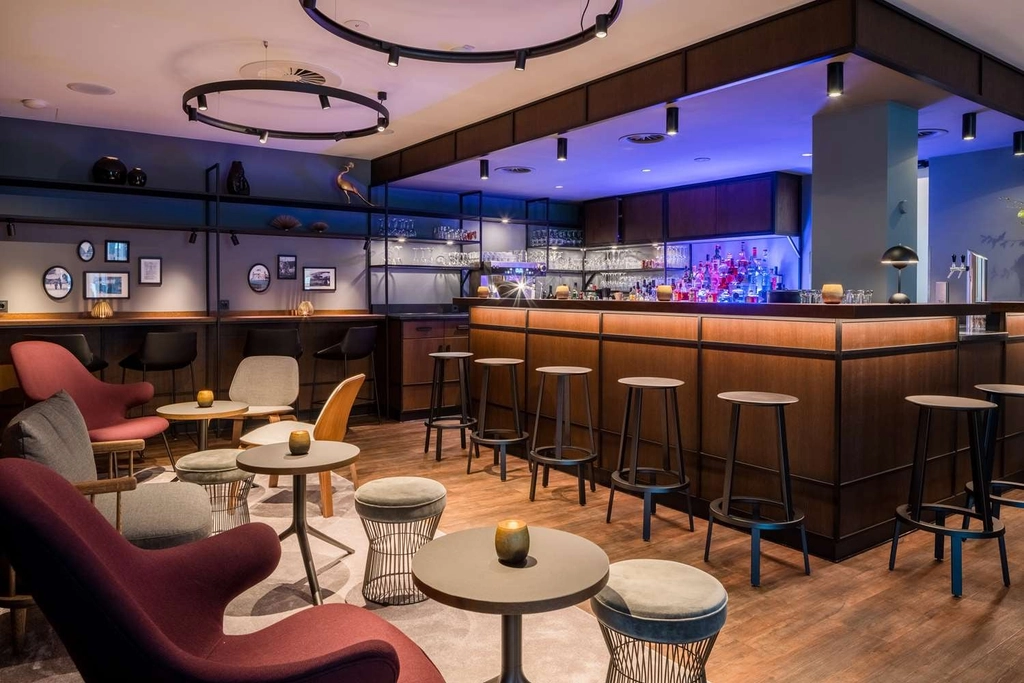 bar and lounge