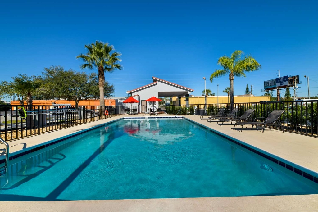 BW Clermont FL Pool