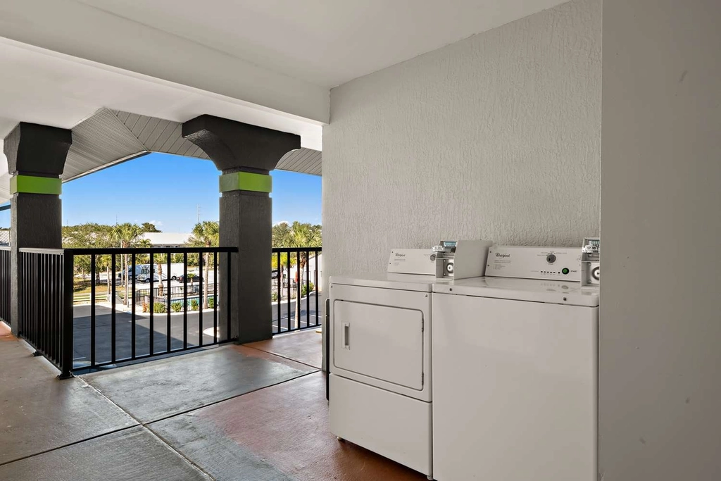BW Clermont FL Laundry