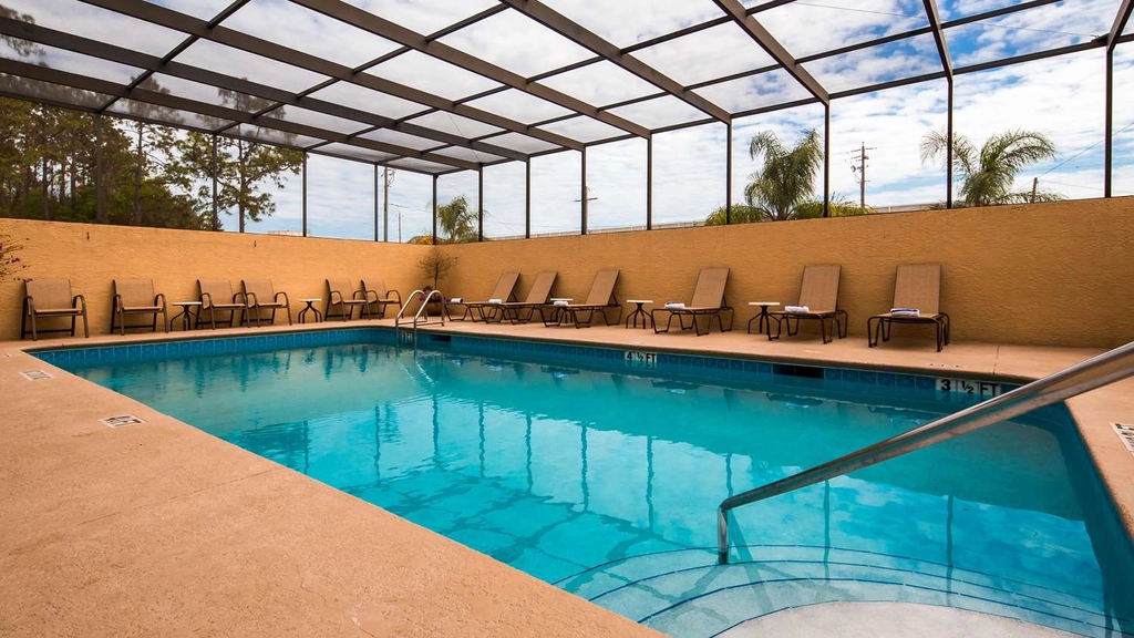 Outdoor screen Pool