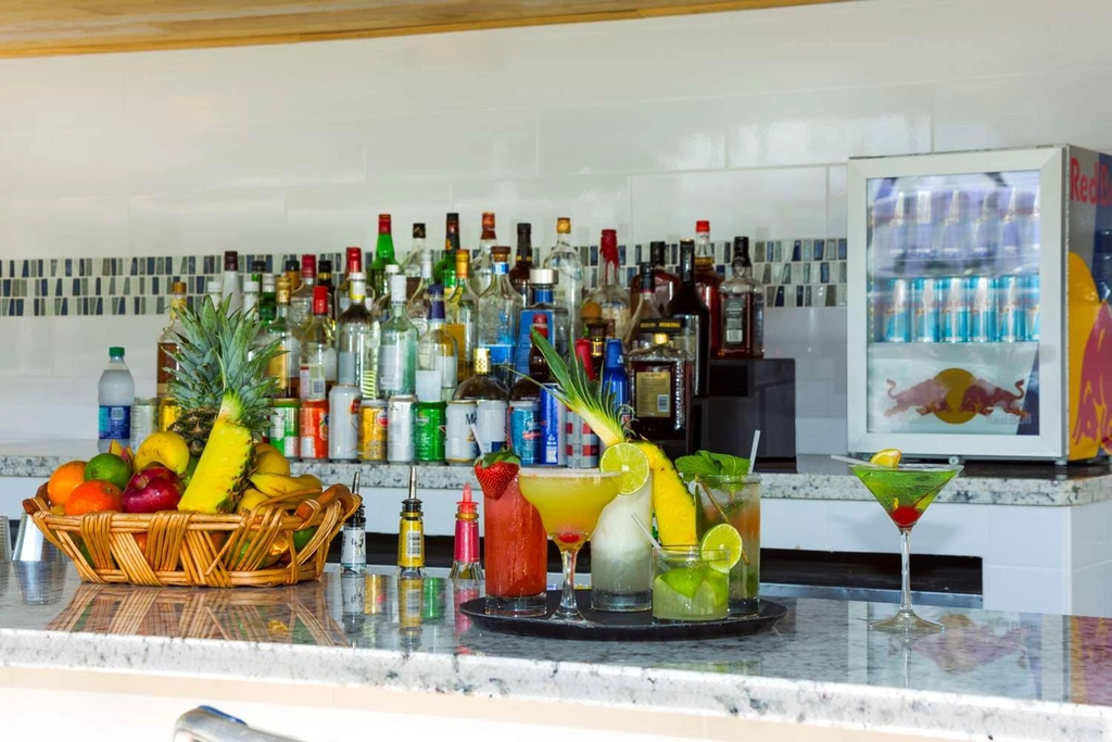 Outdoor Pool Bar