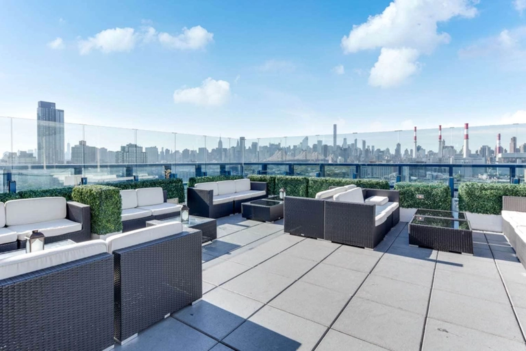 Vista Sky Lounge - Restaurant, Bar - Outdoor Patio