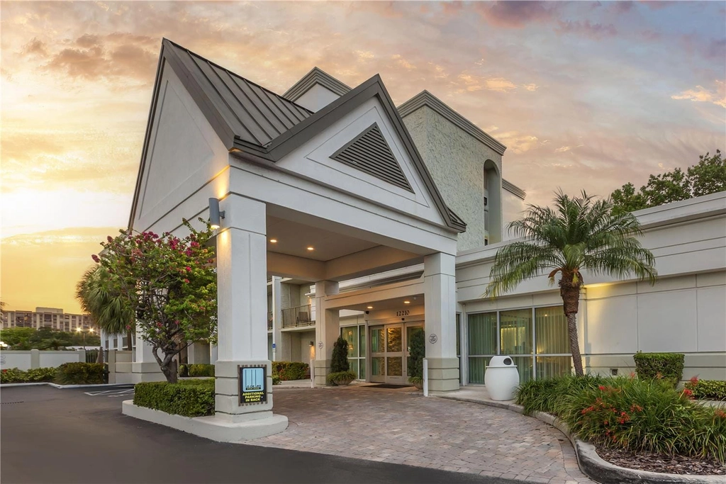 BW Plus North Miami Bal Harbour Twilight