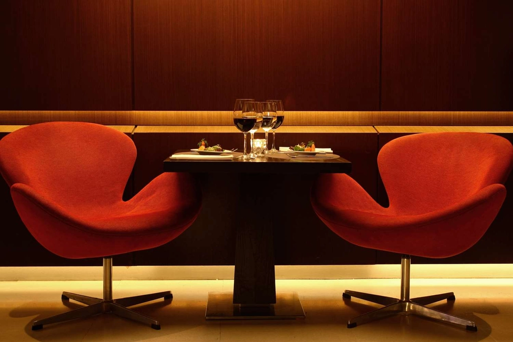 Red Resto Lounge