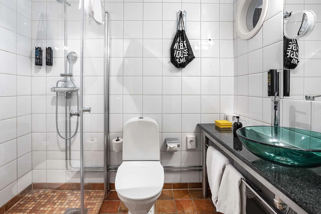 Deluxe bathroom Noble House