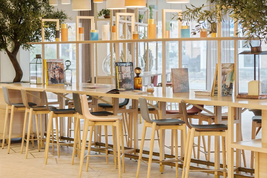 BW Airport Hotel Copenhagen comunity table lounge lobby