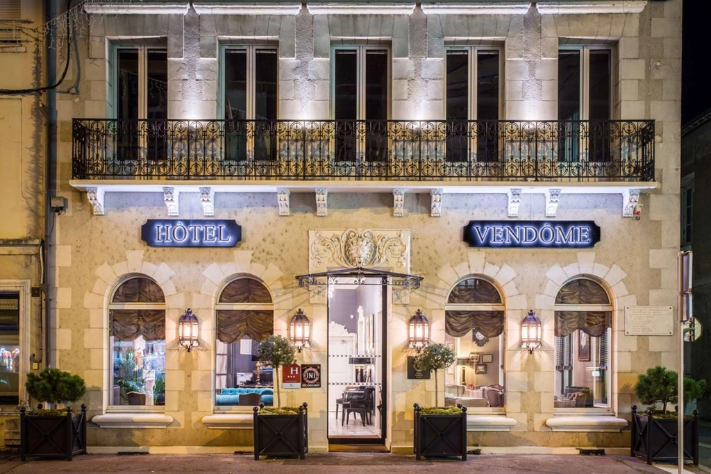 Exterior Facade - Hotel Vendome, BW Signature Collection