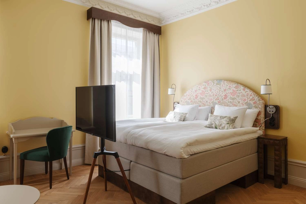 Hotel Ruth Deluxe side